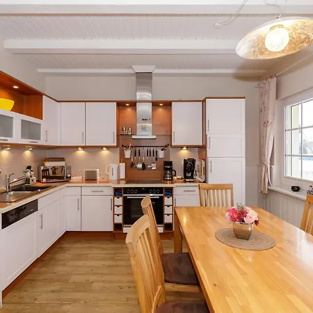 Sonne & Fuer 7 Personen Mit Sauna Und Whirpool Holiday home *