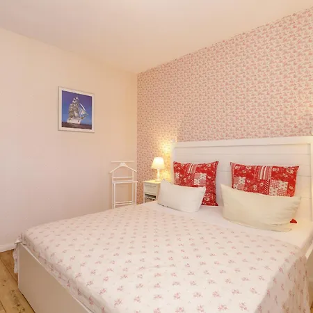 Sonne & Fuer 7 Personen Mit Sauna Und Whirpool Hébergement de vacances Ostseebad Kühlungsborn