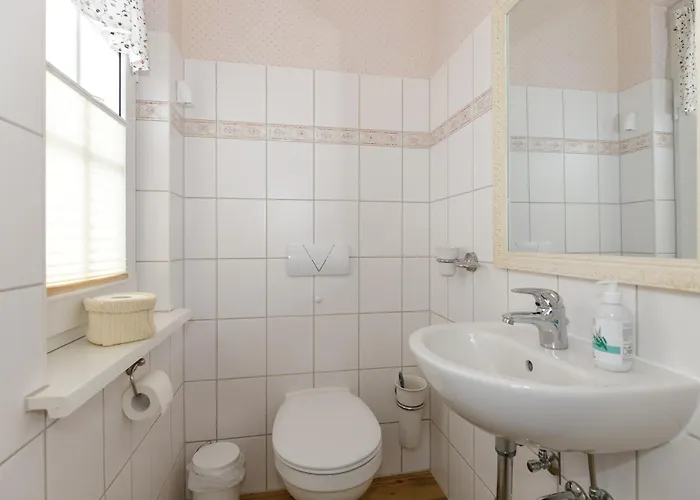 Holiday home Sonne & Fuer 7 Personen Mit Sauna Und Whirpool Kuehlungsborn