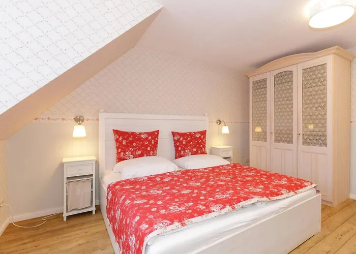 Sonne & Fuer 7 Personen Mit Sauna Und Whirpool Holiday home Kuehlungsborn